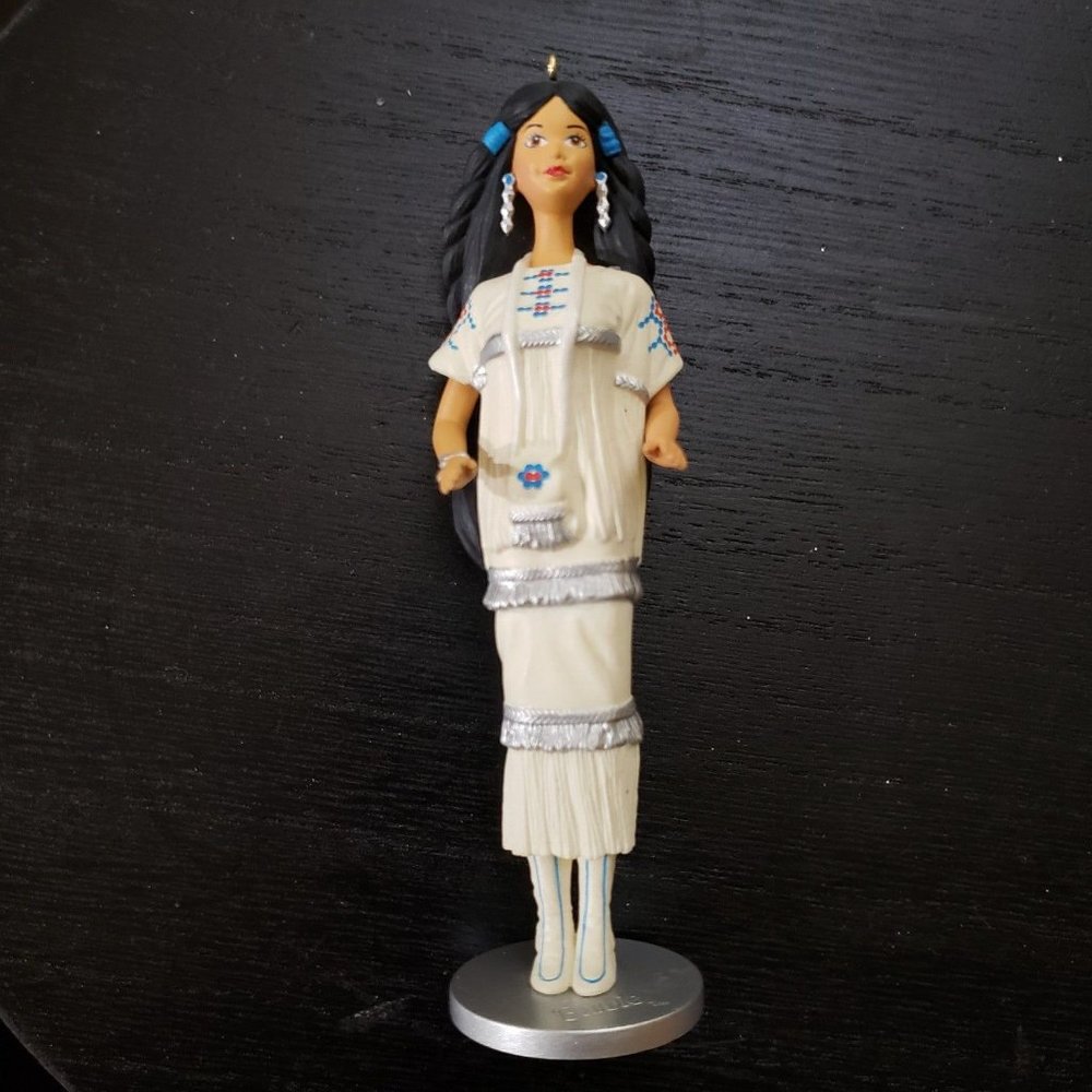 Hallmark Native American Barbie Dolls of the World - Picture 4 of 6